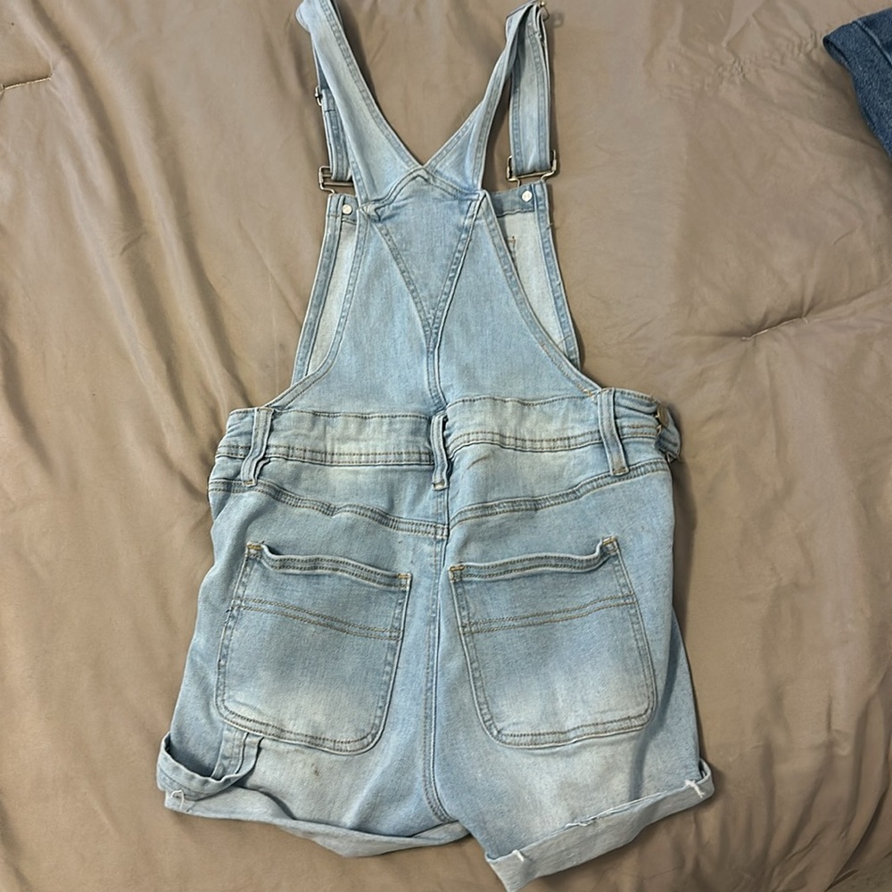 Shorts - Picture 2 of 4